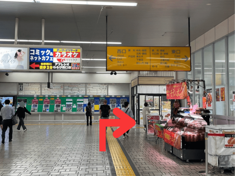 蕨駅東口へ向かう